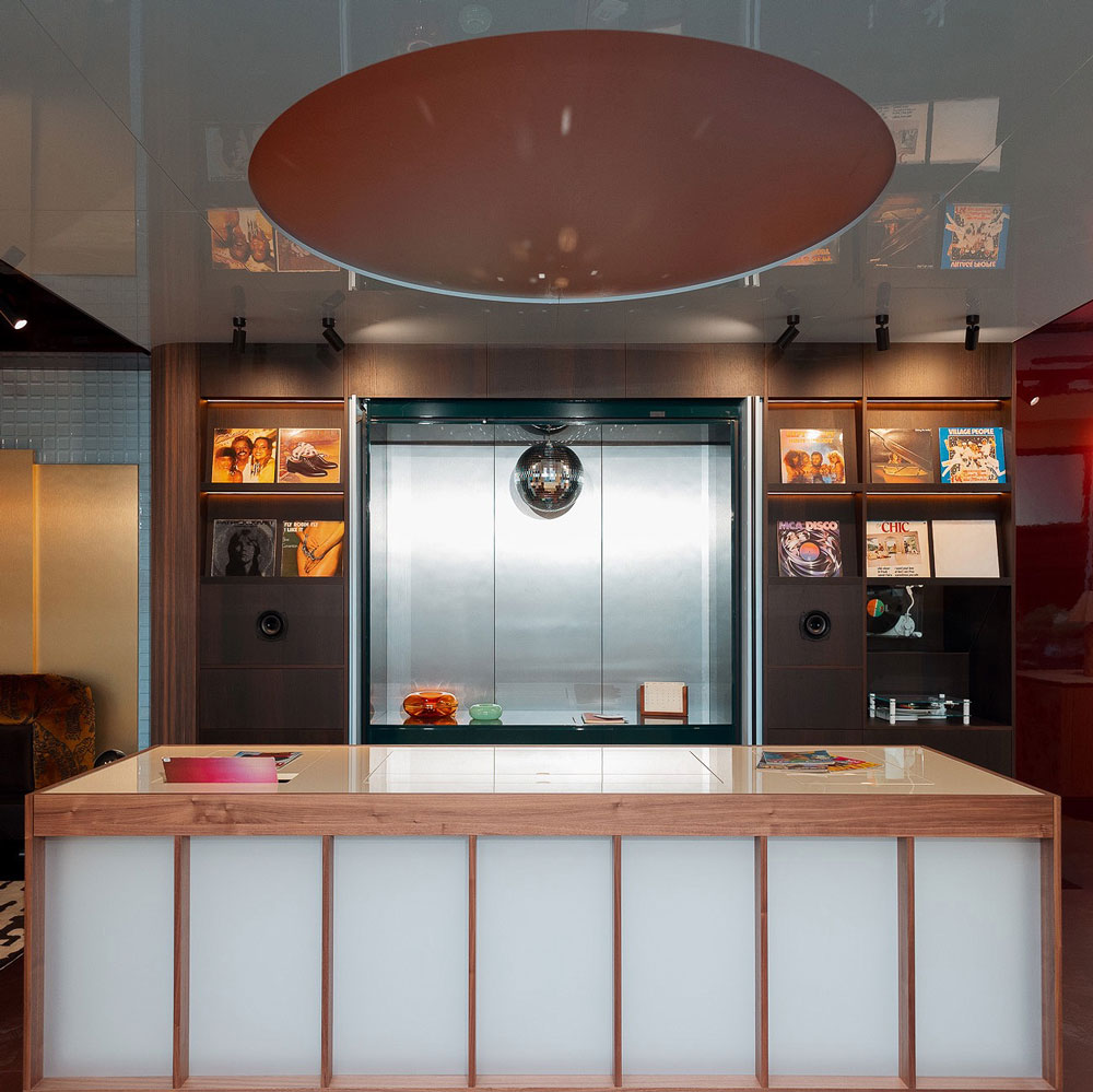 Listening Room - rafturi pentru vinyluri cu benzi LED